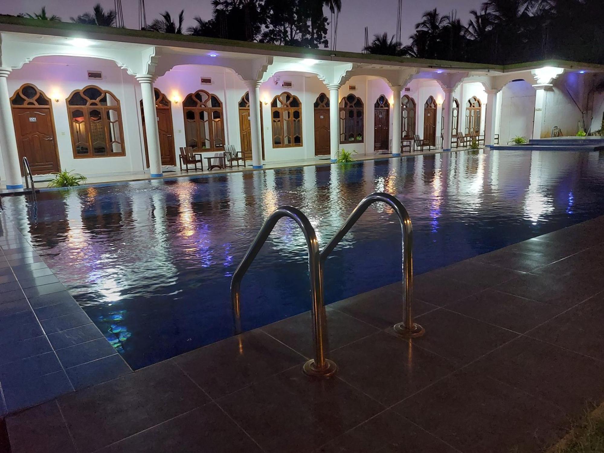 Mrd Beach Hotel Тринкомалі Екстер'єр фото